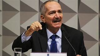 Aldo Rebelo saiu do partido comunista e hoje é testemunha de defesa de bolsonaristas.