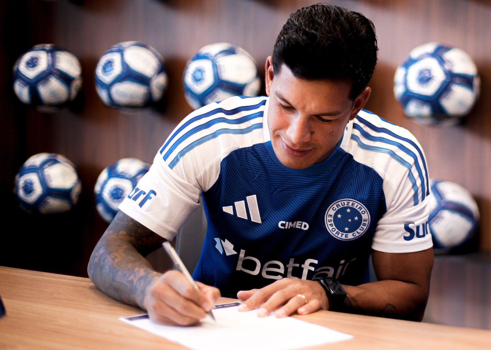 Cruzeiro renova com Romero
