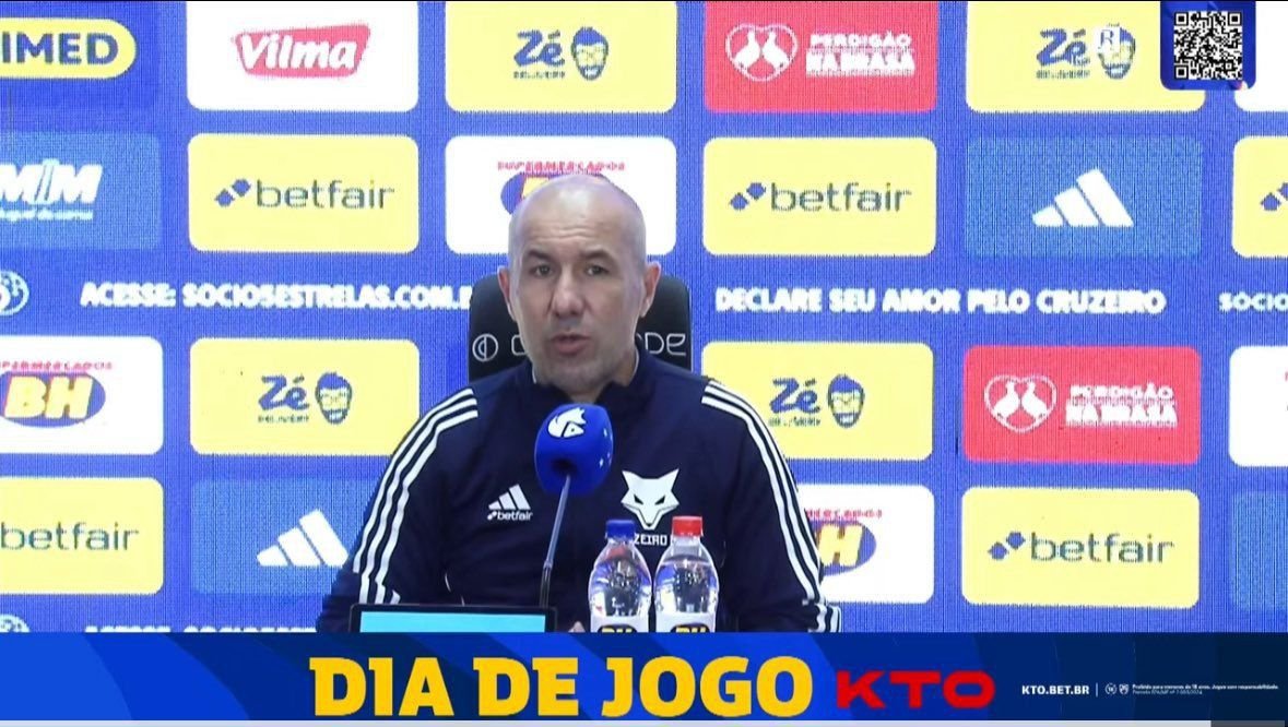 Técnico do Cruzeiro reclama da arbitragem no lance da expulsão