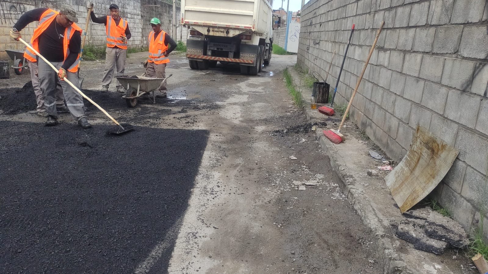 Denúncia resolvida – Buracos tapados na via da Est. Pirajá