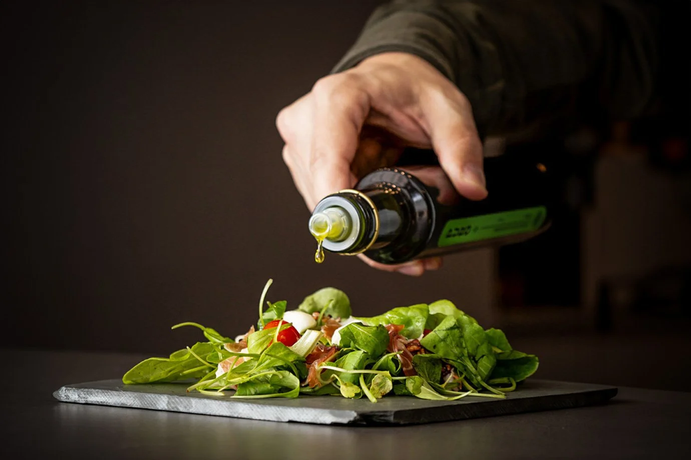 Saiba como o azeite de oliva de baixa qualidade pode causar riscos à sua saúde