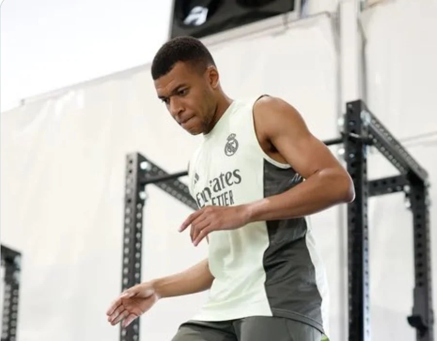 Mbappé retorna aos treinos, mas mudanças físicas chamam atenção, confira