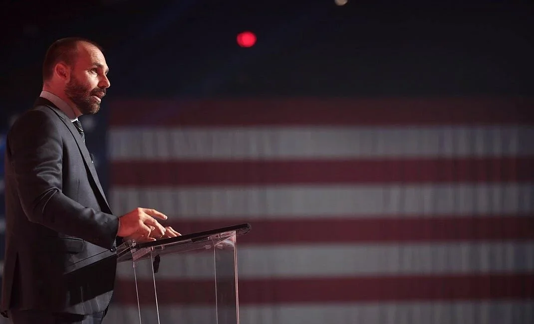 Eduardo Bolsonaro é investigado por suspeita de vazar informações sobre tarifa de Trump ao mercado financeiro