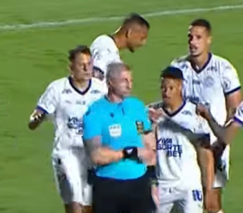 Como as falhas individuais decidiram o duelo do BaVi