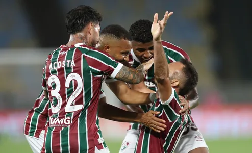 Fluminense vence Ceará, encosta no Bahia e alivia o Vitória na Série A