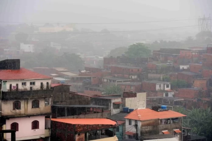 Salvador registra mais de 100 ocorrências por conta da chuva