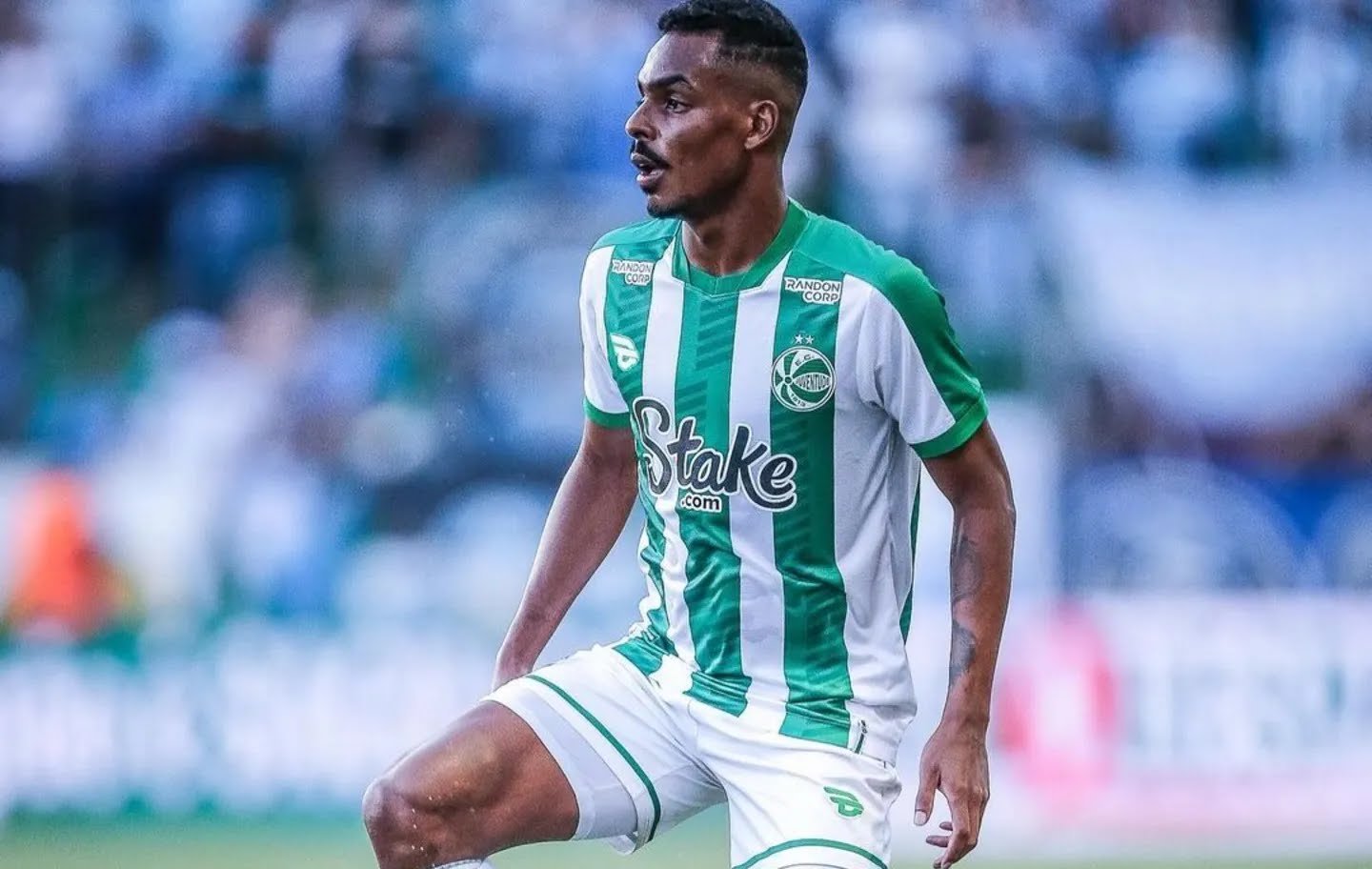 Vitória fecha contratação de volante do Juventude; saiba quem é