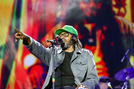 Após polêmica, Edson Gomes pode receber honraria de bolsonarista