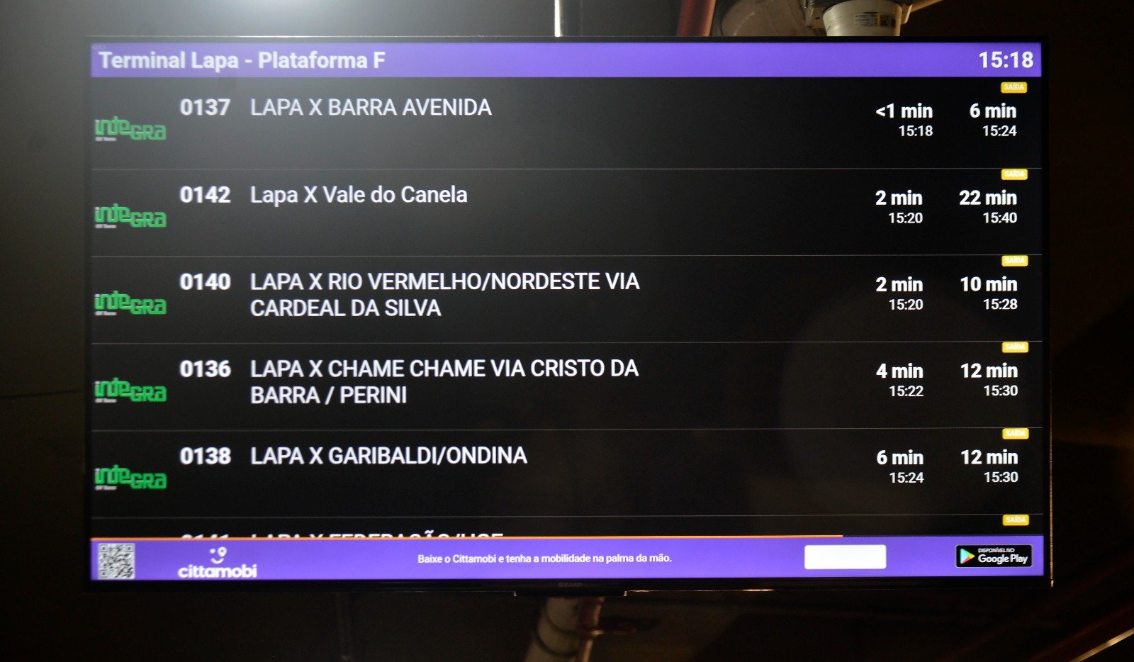 Estação da Lapa recebe painéis com informações de transporte em tempo real