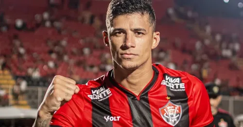 Camutanga sofre lesão grave e desfalca o Vitória por longo período