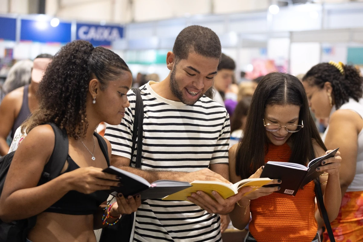 Prefeitura garante vale-livro de R$ 40 para estudantes que vão à Bienal do Livro Bahia
