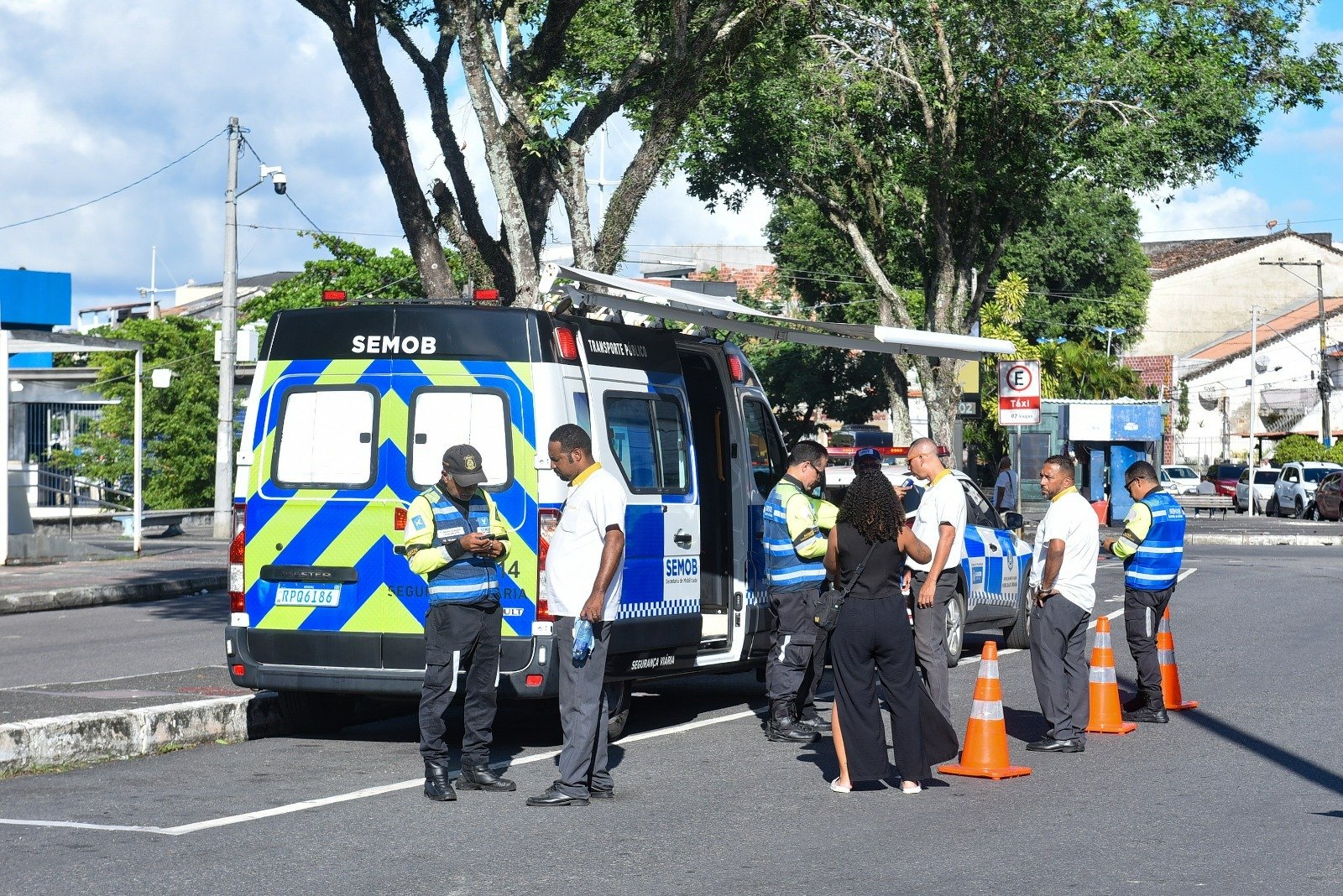Prefeitura realiza blitz de alcoolemia com motoristas de ônibus em Salvador