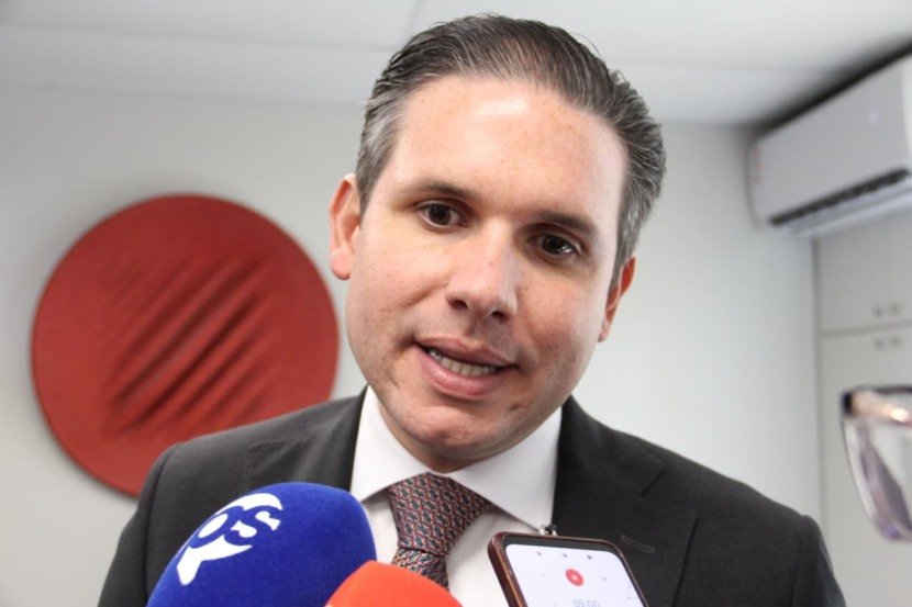 Hugo Motta deve abrir debates sobre fim da escala 6×1 na Paraíba