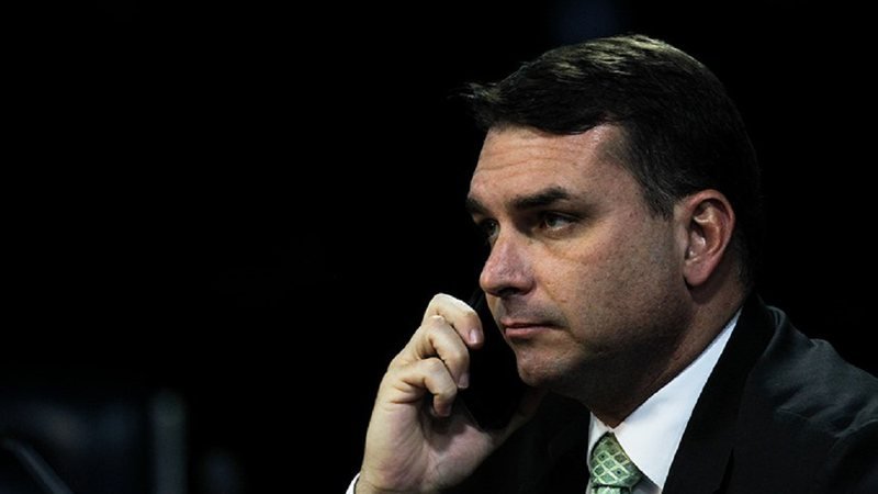 Áudio de Flávio Bolsonaro cobrando dinheiro de Daniel Vorcaro cai como uma bomba no meio político
