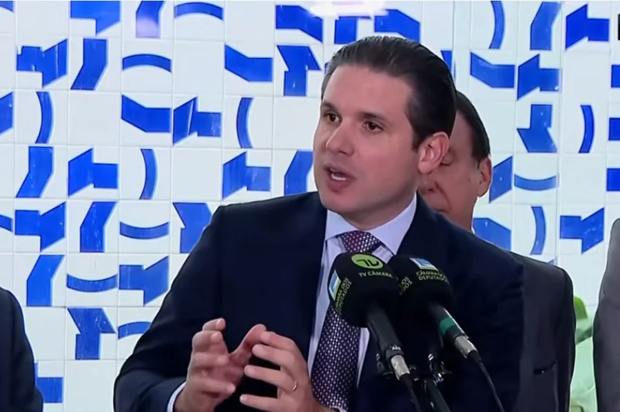 Fim da escala 6×1: Motta define prazo de 14 meses para reduzir jornada. 
