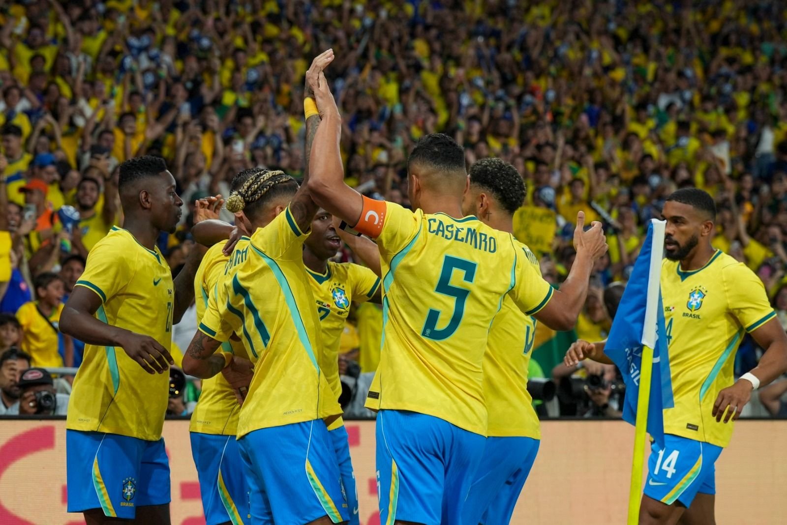 Reservas entram ‘voando’ e Brasil goleia Panamá por 6 a 2 no Maracanã