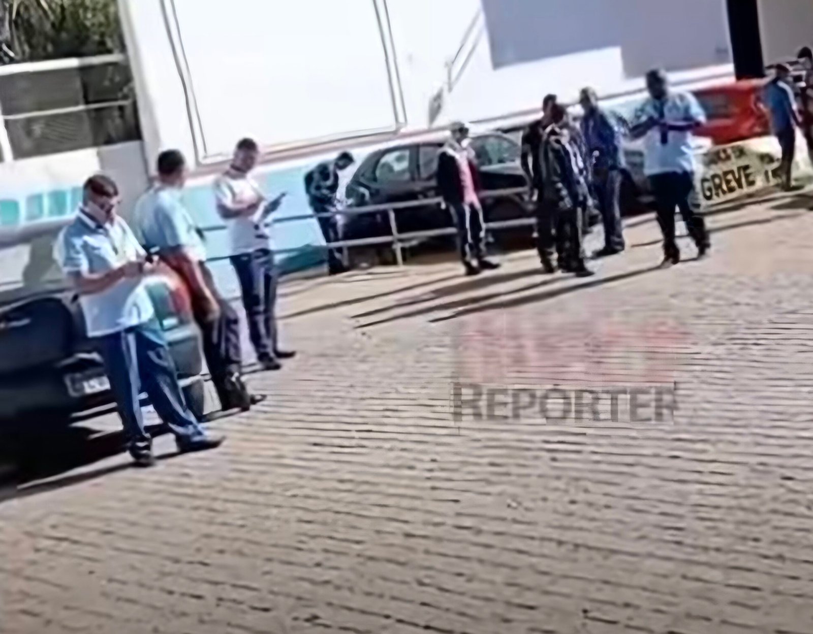 Assista, Paralisação de ônibus em Irecê, motoristas querem igualar salários como de Salvador
