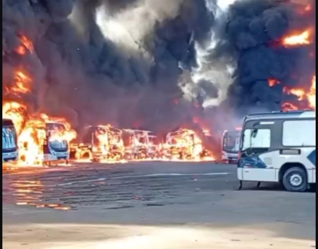 Assista, Incêndio de grandes proporções Prejuízo em garagem de ônibus em BH