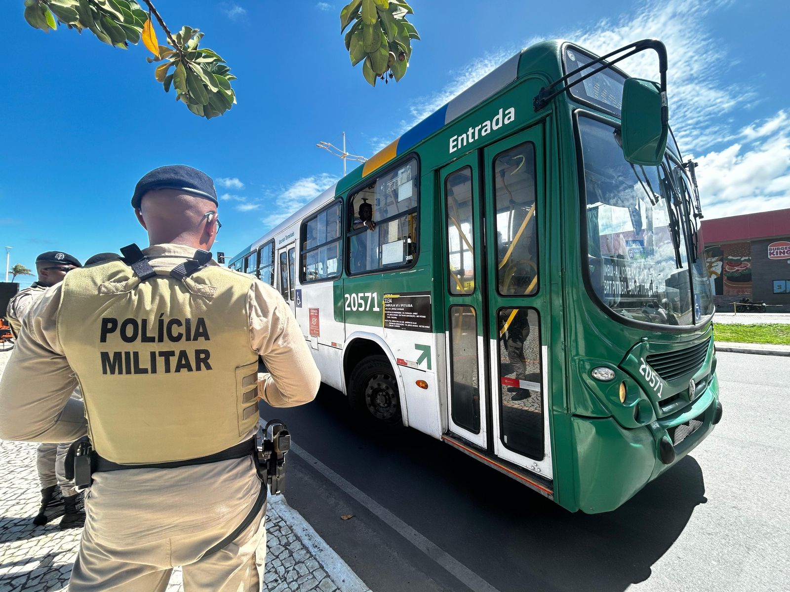 Polícia aponta redução de 77% em furtos e roubos a ônibus em junho na Bahia