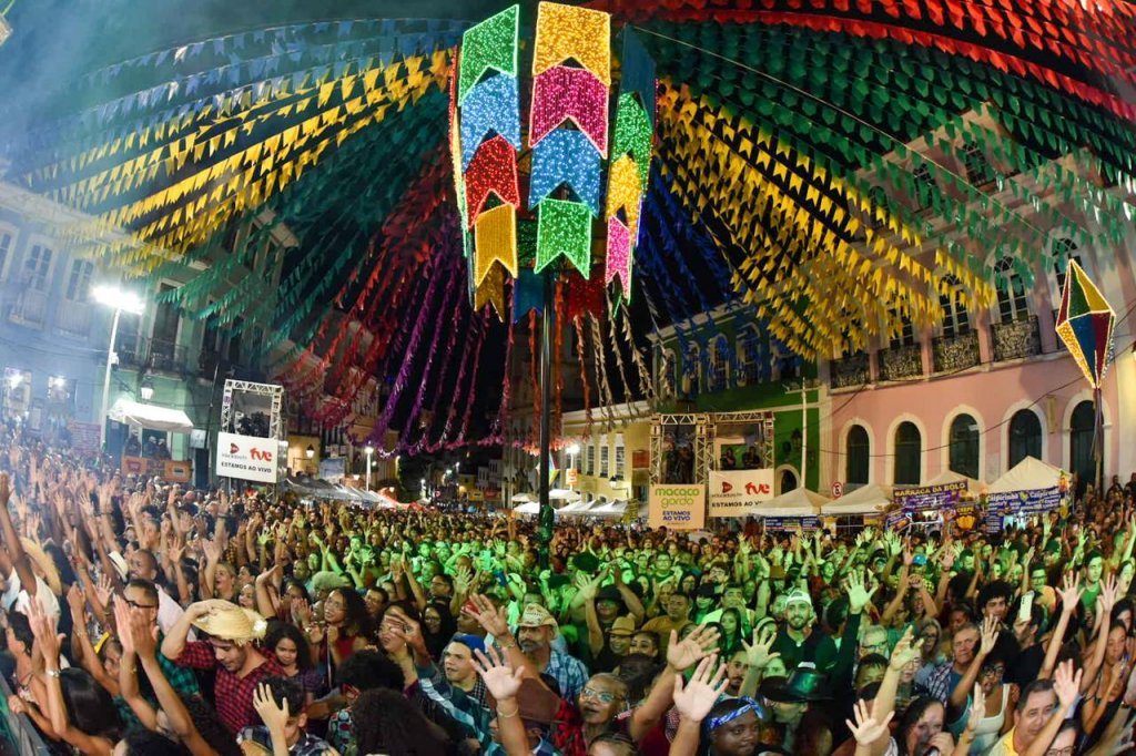 Pelourinho atinge lotação máxima pela segunda noite seguida durante show da Falamansa