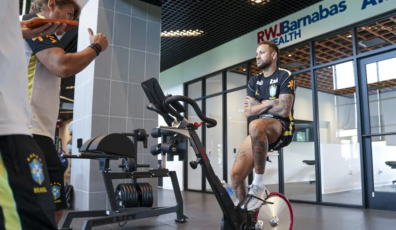 Neymar segue como dúvida para próximo jogo do Brasil