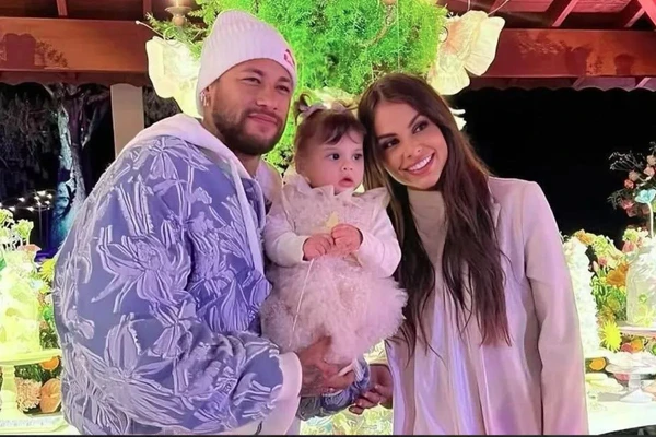 Neymar paga pensão de R$ 80 mil, aluguel e babás de Helena