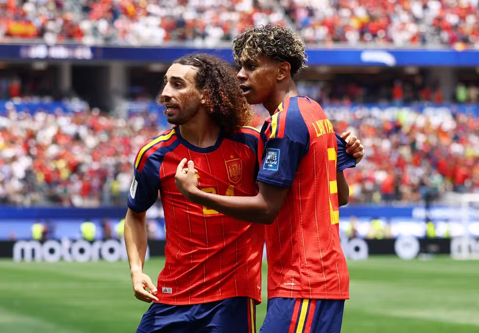Espanha vence a Áustria e avança às oitavas da Copa do Mundo