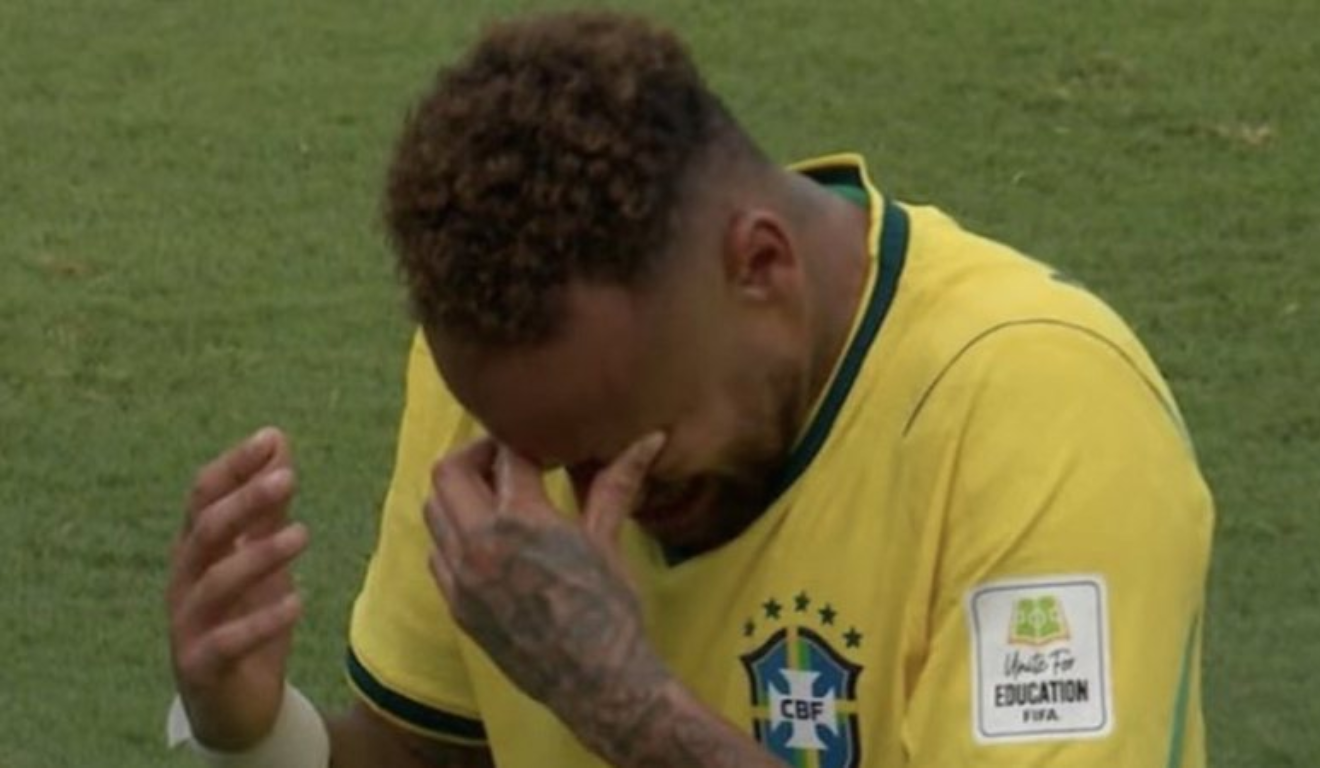 Neymar chora após eliminação do Brasil na Copa do Mundo