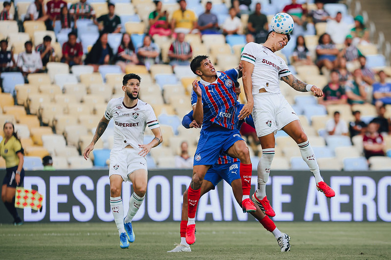 Polêmicas de arbitragem, estreias e gol de Hulk: Fluminense vence Bahia no Maracanã