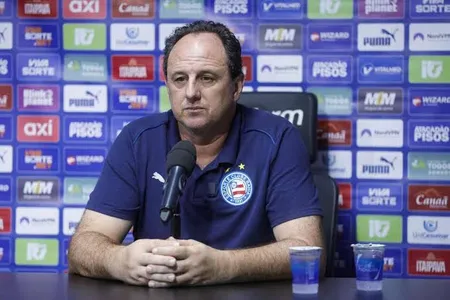 Ceni detona juiz em jogo do Bahia: “Não compensa viajar e ser otário”