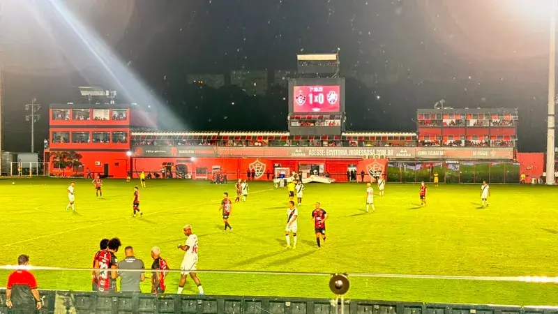 Vitória vence o Vasco no retorno do Brasileirão