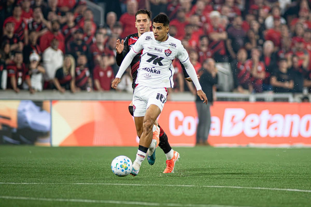 Vitória perde para o Athletico-PR e decide futuro na Copa do Brasil no Barradão