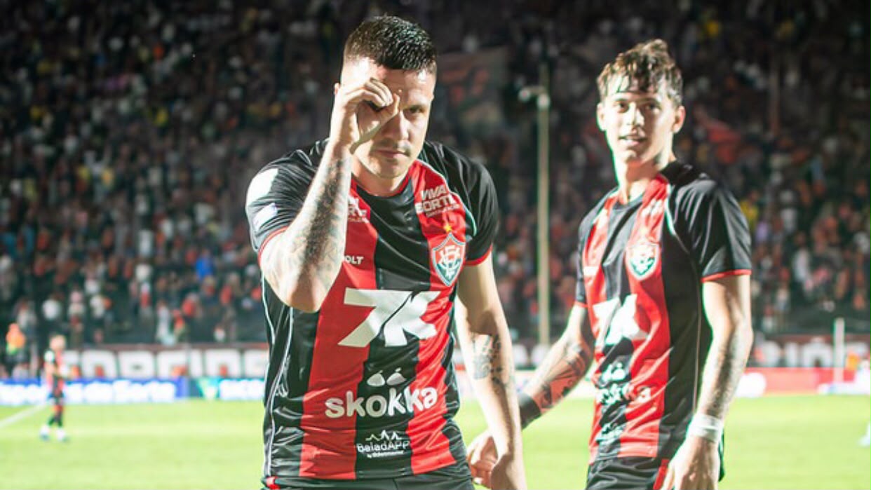Artilheiro do Vitória recusa propostas de renovação e pode deixar o clube em 2027