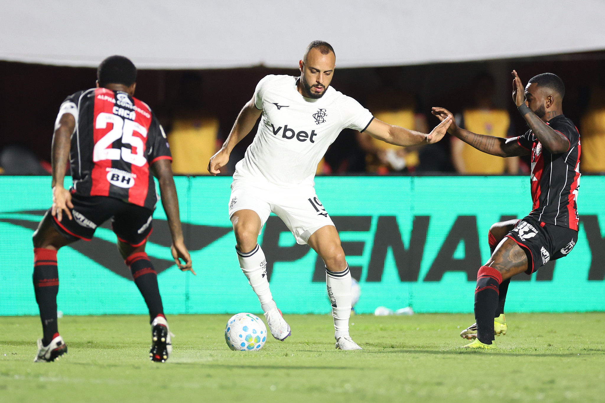 Em casa, Vitória derrota o Botafogo pelo Brasileirão