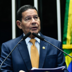 Quatro senadores votam contra o fim da escala 6×1; veja nomes