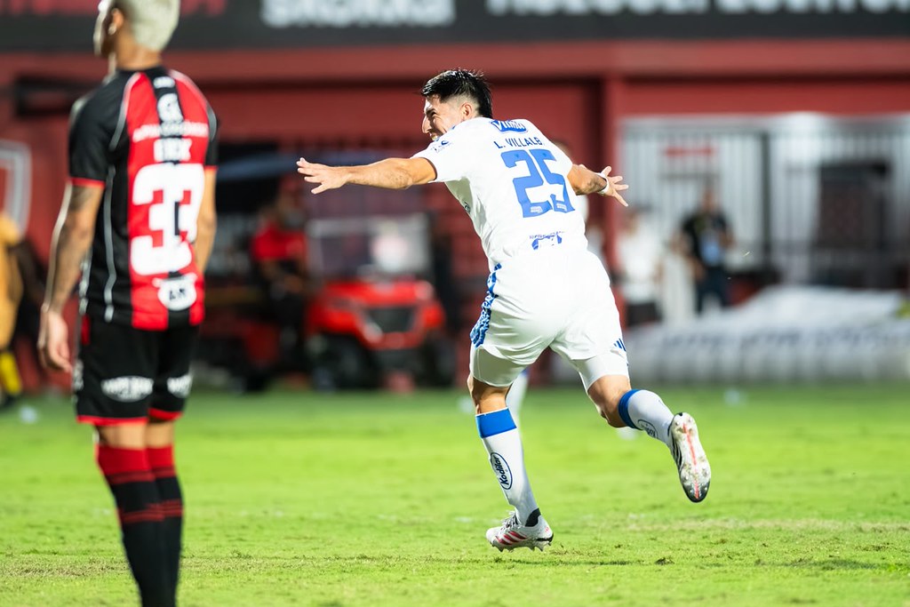 Vitória sofre virada do Cruzeiro no Barradão e perde por 3 a 1