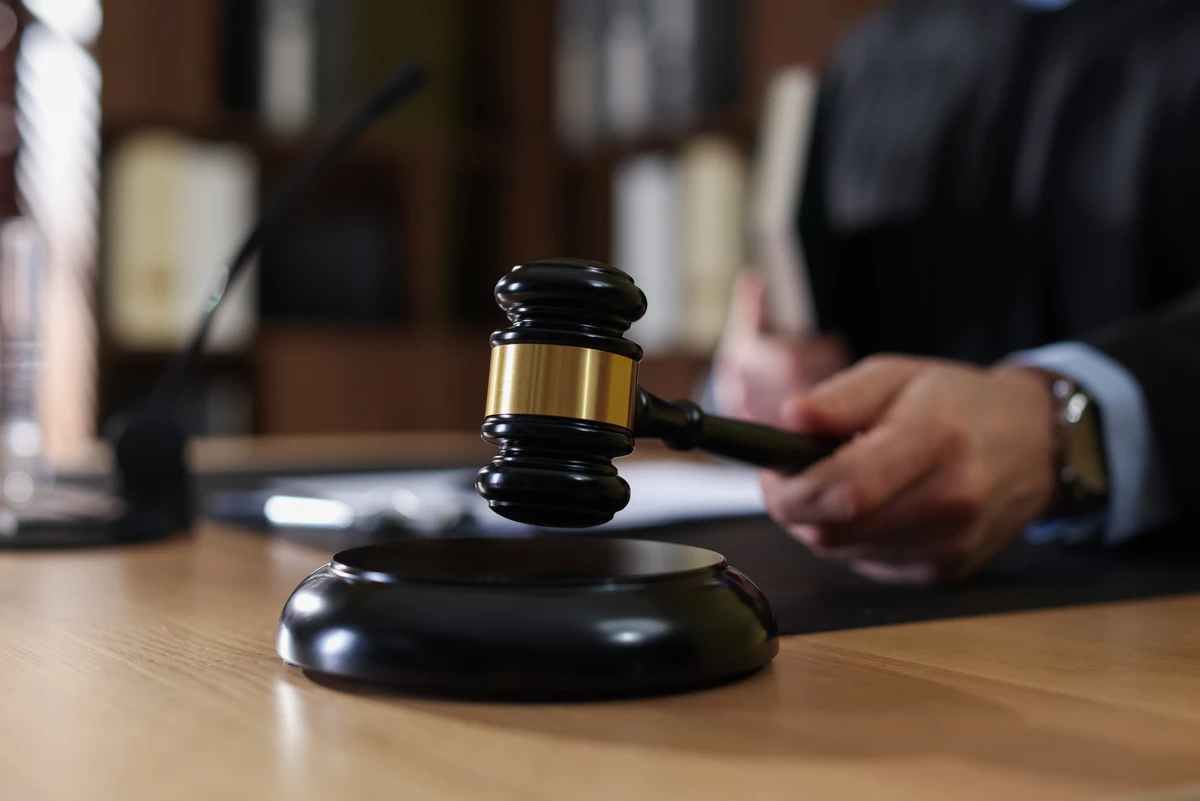Trabalhadora apresenta cinco atestados falsos, aciona a Justiça após ser demitida e terá que pagar indenização à empresa