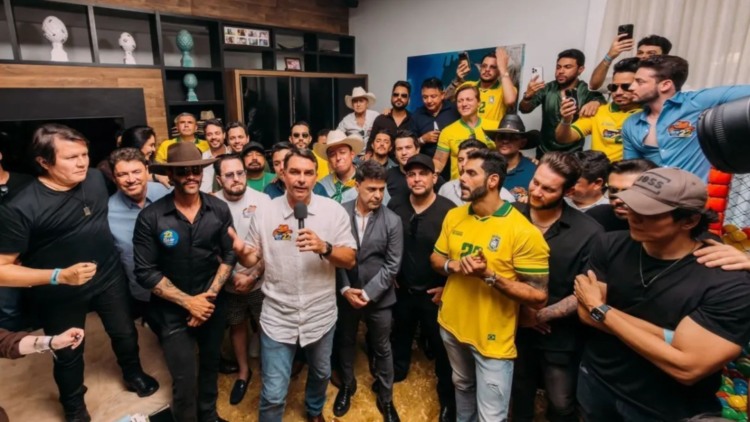 Cantores sertanejos se reúnem em reunião com Flávio Bolsonaro