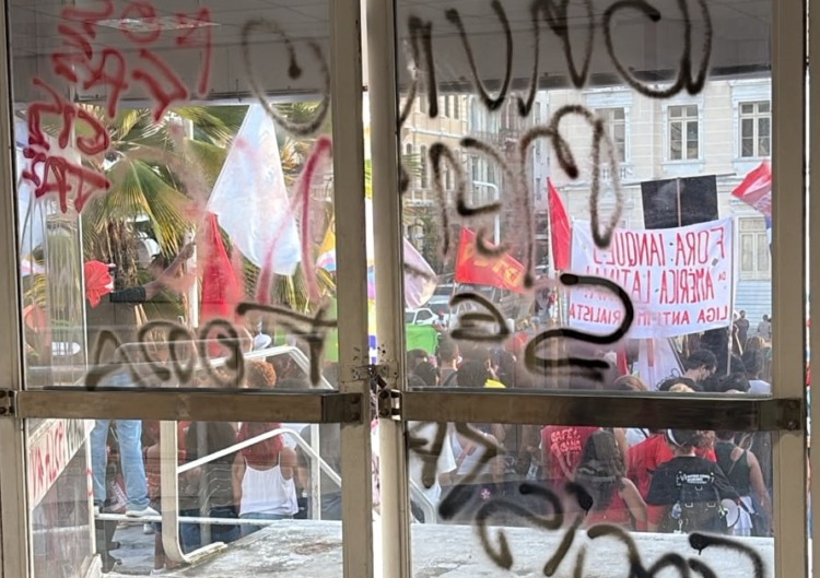 Prefeitura denuncia vandalismo em ato de estudantes; Eles pedem impeachment de Bruno Reis