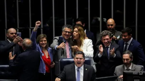 Fim da escala 6×1 foi aprovado no Senado, o que acontece agora?
