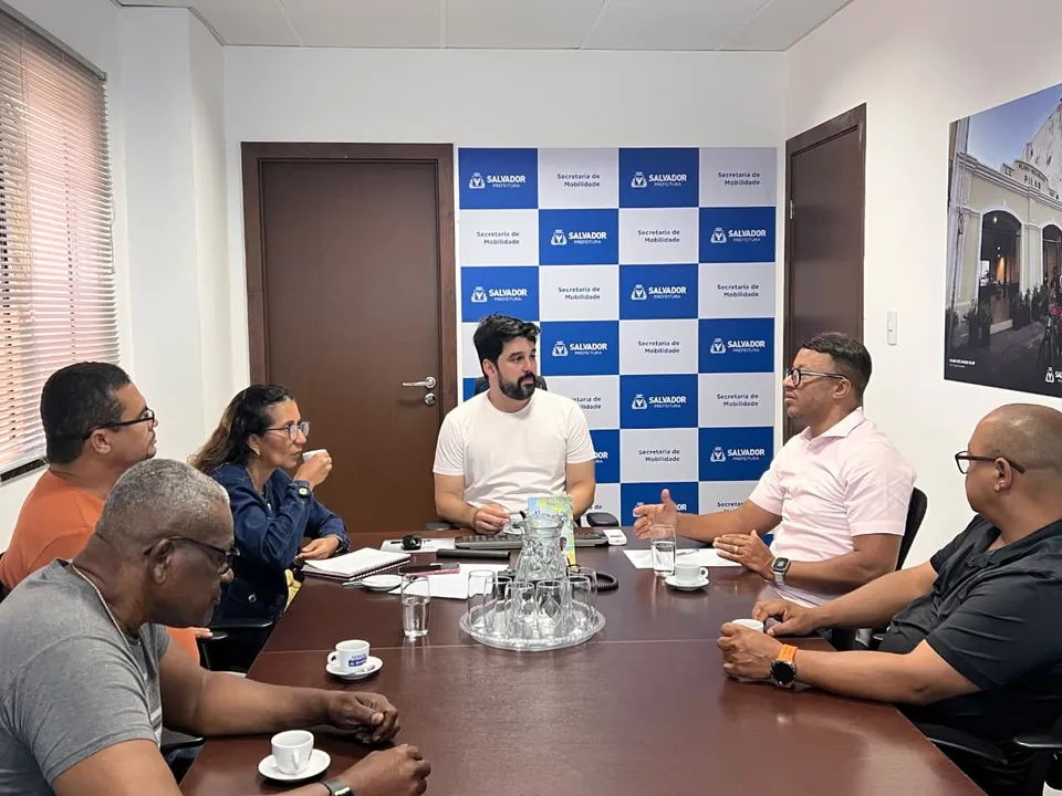 Rodoviários cobram garantia de empregos após fim do dinheiro nos ônibus em Salvador