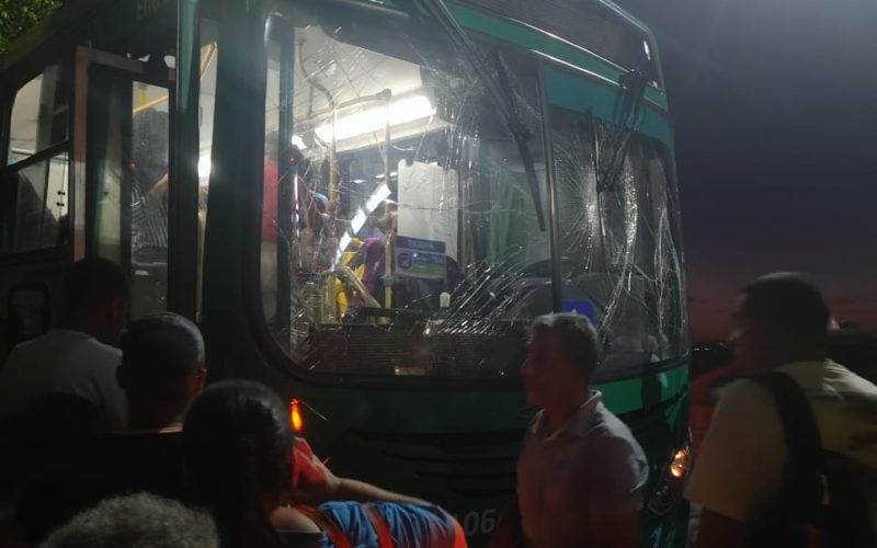 Três ônibus da Integra se envolvem em acidente