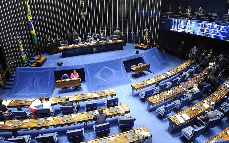 Plenário do Senado Federal durante sessão deliberativa ordinária. ..À tribuna, senadora Simone Tebet (MDB-MS). ..Mesa: .senador Sérgio Petecão (PSD-AC); .presidente do Senado Federal, senador Eunício Oliveira (MDB-CE)...Foto: Jonas Pereira/Agência Senado
