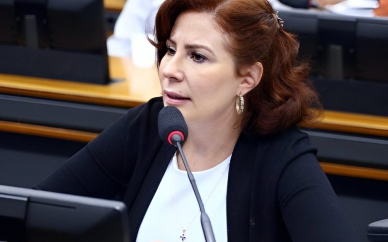 STF determina prisão definitiva de deputada Carla Zambelli