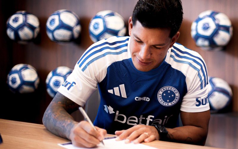 Cruzeiro renova com Romero