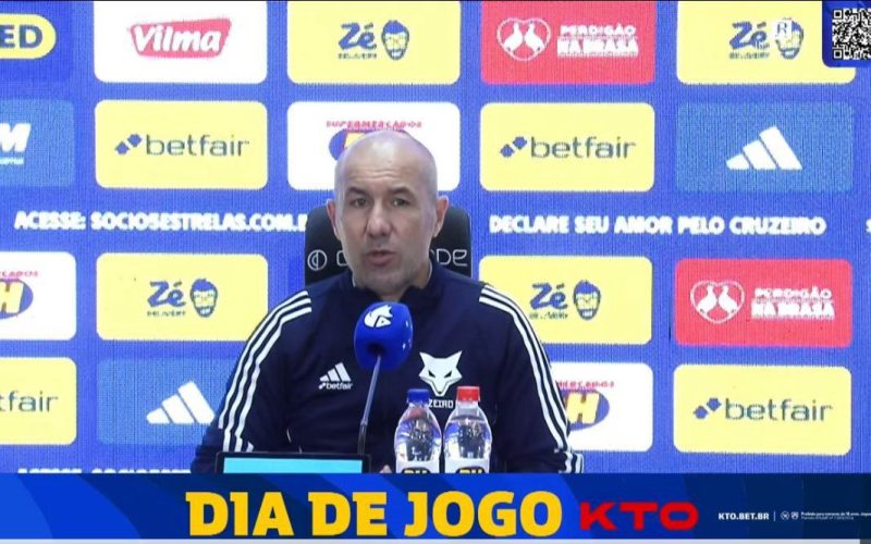 Técnico do Cruzeiro reclama da arbitragem no lance da expulsão