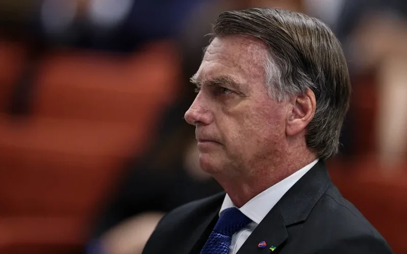 Bolsonaro planeja ofensiva diplomática para tentar frear tarifa de Trump contra Brasil