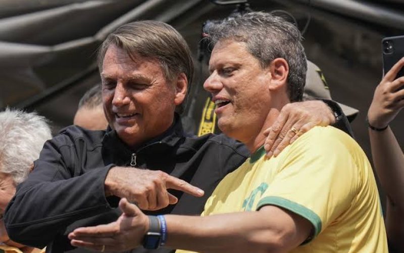 Bolsonaro esta incomodando com a postura de Tarcísio  ‘Ele aperta mão de inimigo’