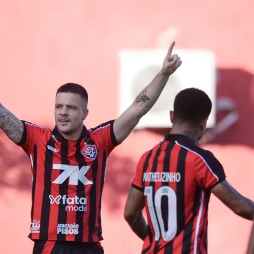 Vitória vence o Bragantino e sae da zona de rebaixamento