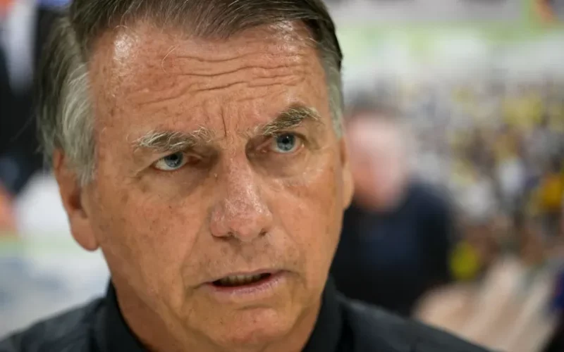 Moraes adverte Bolsonaro, mas não determina prisão